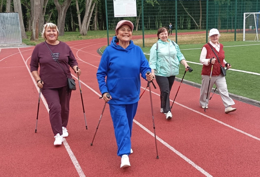 Преимущества скандинавской ходьбы для пожилых Преимущества скандинавской ходьбы для пожилых