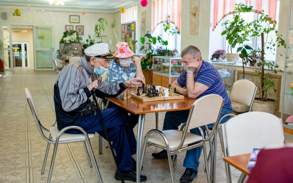 Настольные и активные игры для людей пожилого возраста