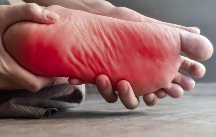 Почему у пожилых людей горят ноги: причины и способы решения проблемы Почему у пожилых людей горят ноги: причины и способы решения проблемы